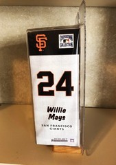 McFarlane Toys. Cooperstown Collection Series 2. Willie Mays S.F. Giants. 2005.