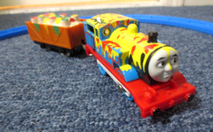 Thomas & Friends Trackmaster Paint Spattered Thomas Makes A Mess w/ Cargo Car