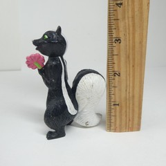 Stella the Skunk – Over the Hedge 2006 Dreamworks Movie PVC Figure 3″