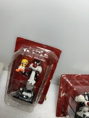WARNER BROS LOONEY TUNES DIE CAST METAL CHARACTERS SYLVESTER AND TWEETY