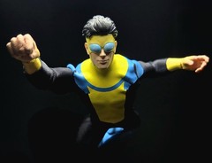 Invincible and Atom Eve 1:12 Custom Figures