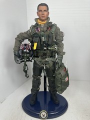1/6 US NAVY F-14 “TOP GUN” MAVERICK TOM CRUISE TOMCAT FIGHTER PILOT + USN STAND
