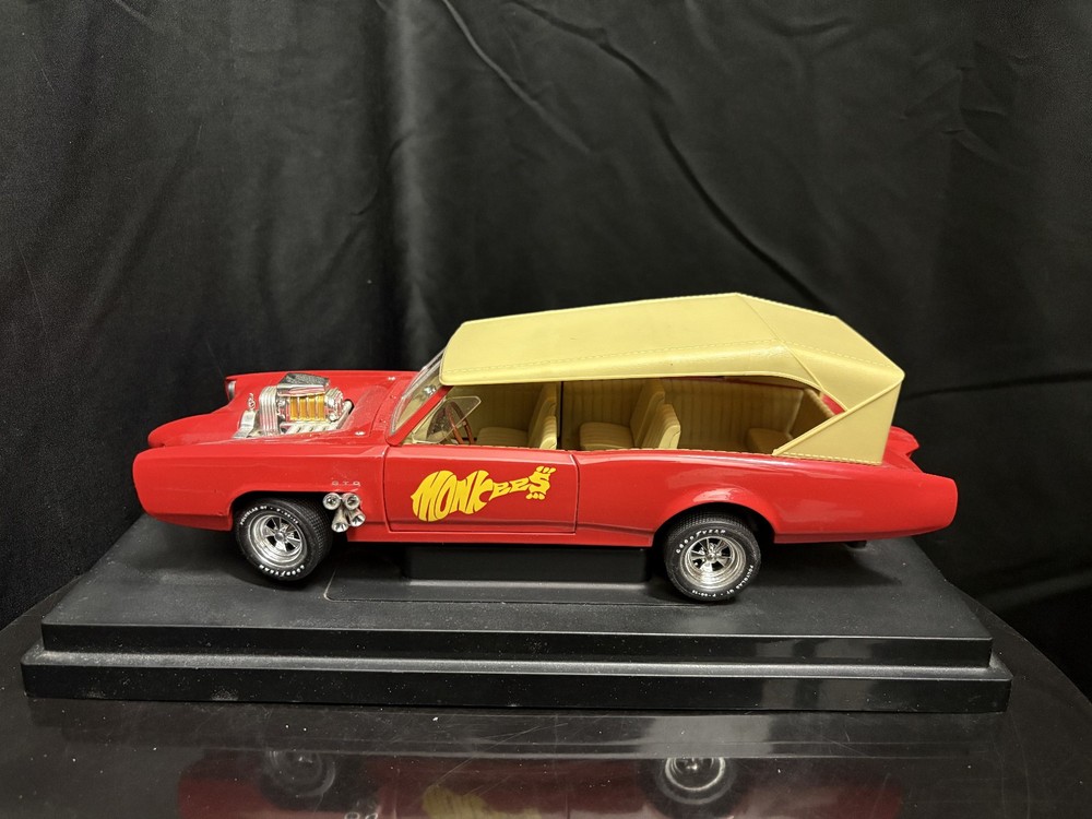 The Monkees – Monkee Mobile – 1:18 Die Cast Model Car 1999