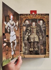 NECA WELCOME TO DERRY ULTIMATE BOB GRAY AS PENNYWISE THE DANCING CLOWN 7” FIGURE