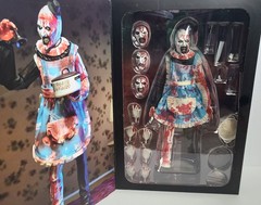 NECA – Terrifier 2 Thanksgiving Special – Ultimate Art the Clown – NIB