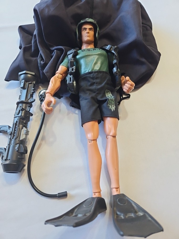 GI Joe Vs. Cobra Spy Troops 12″ Air Assault Barrel Roll Parachute Figure. 1994