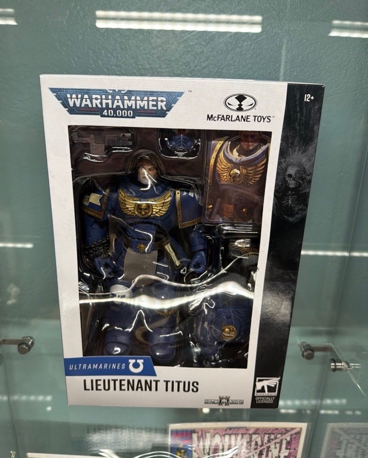 McFarlane Toys Warhammer 40,000 Ultramarines Lt Titus Figure w/ Gun, Alt Head