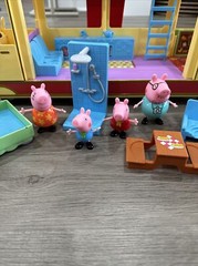 Peppa Pig Transforming Camper Van RV Playset w/ Sounds – 99% Complete Set Toy
