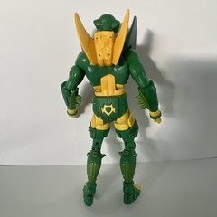 DC Universe Classics NEW GODS – MANTIS (WAVE 9) – ACTION FIGURE