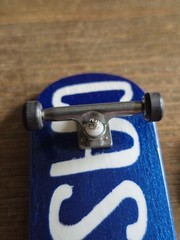Cash Wood fingerboard complete with Urethane bearing wheels and foam grip