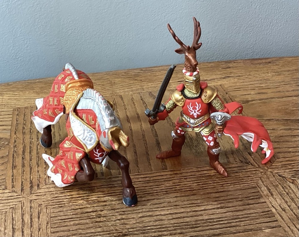 Papo 2007 Knight & Horse Red White Gold Deer Head Helmet Toy *sword Damage