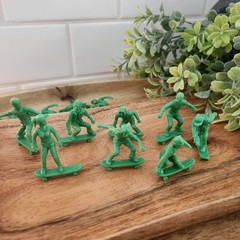 Original AJ’s Toy Boarders 24pc Skateboarder Figures Set – 8 Different Poses