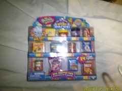 IN ORIGINAL PACKAGE COLLECTIBLE SHOPKINS MINI PACKS ADVERTISING