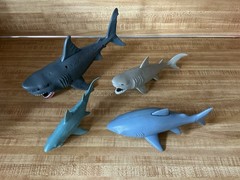 IT’S SHARK WEEK 🦈 CHOMPING Great White Sharks plastic toy figures BITE ACTION