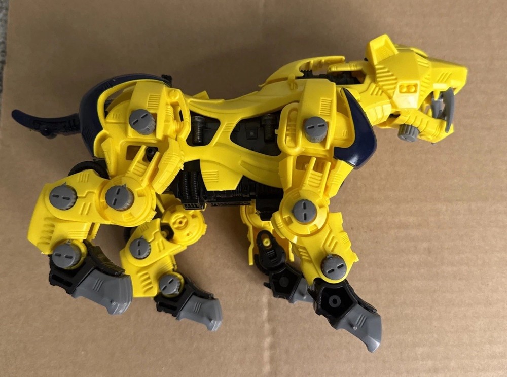 2002 Hasbro Tomy Zoids Zaber Sabre Tooth Yellow/black Action Figure W/ Pilot