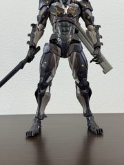 KAIYODO Revoltech Yamaguchi METAL GEAR RISING REVENGEANCE RAIDEN No.140 Figure