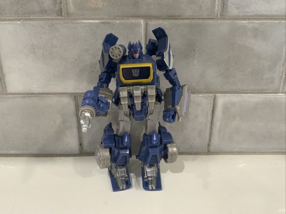 Transformers Generations War for Cybertron Deluxe Cybertronian Soundwave