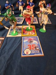SLU FOOTBALL LOOSE 12 FIGURE LOT Mostly Giants . Most Have Cards W/ Sleeves