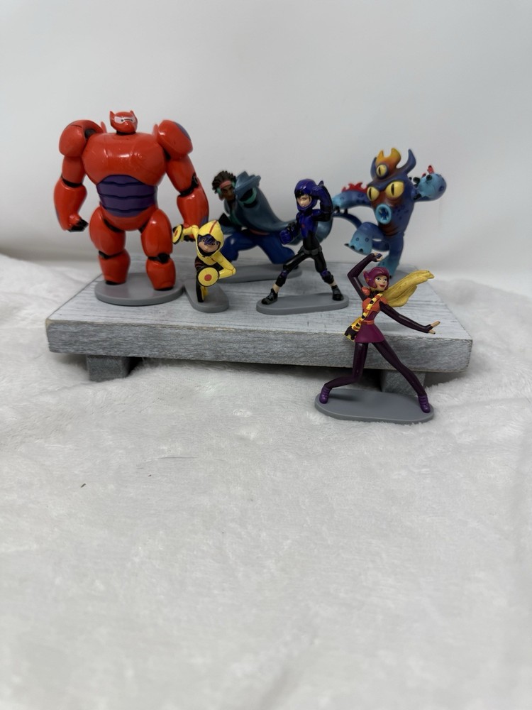 Disney Store Lot Of Big Hero 6 Baymax + PVC Plastic Figures