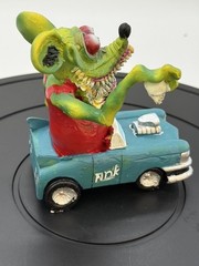 VRHTF RARE SUPER COOL ED “BIG DADDY” ROTH RAT FINK ” WITH COOL CAR”
