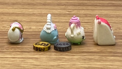 Shopkins 8-Piece Miniatures Collection with 5″ Fabric Zip Bag -GDJ-A-1263