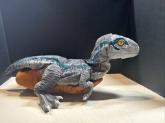 JURASSIC WORLD Baby Blue Dinosaur Animatronic Hand Puppet – Real FX Wow Stuff