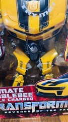 Transformers Revenge of the Fallen Ultimate Bumblebee Battle Charged Figure new