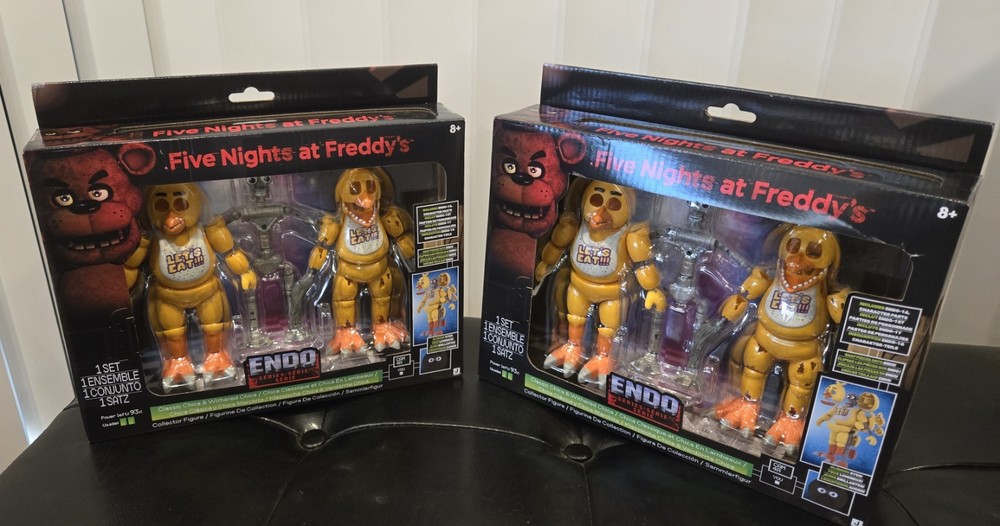 Jazwares Five Nights at Freddy’s Endo Series Chica Withered Figure (Damage Box)