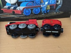 2002 Learning Curve Wooden/Diecast Thomas Train Battery Operated James!