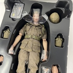 Hot Toys MMS141 Platoon 1/6 Scale Sergeant Bob Barnes Tom Berenger Figure Open