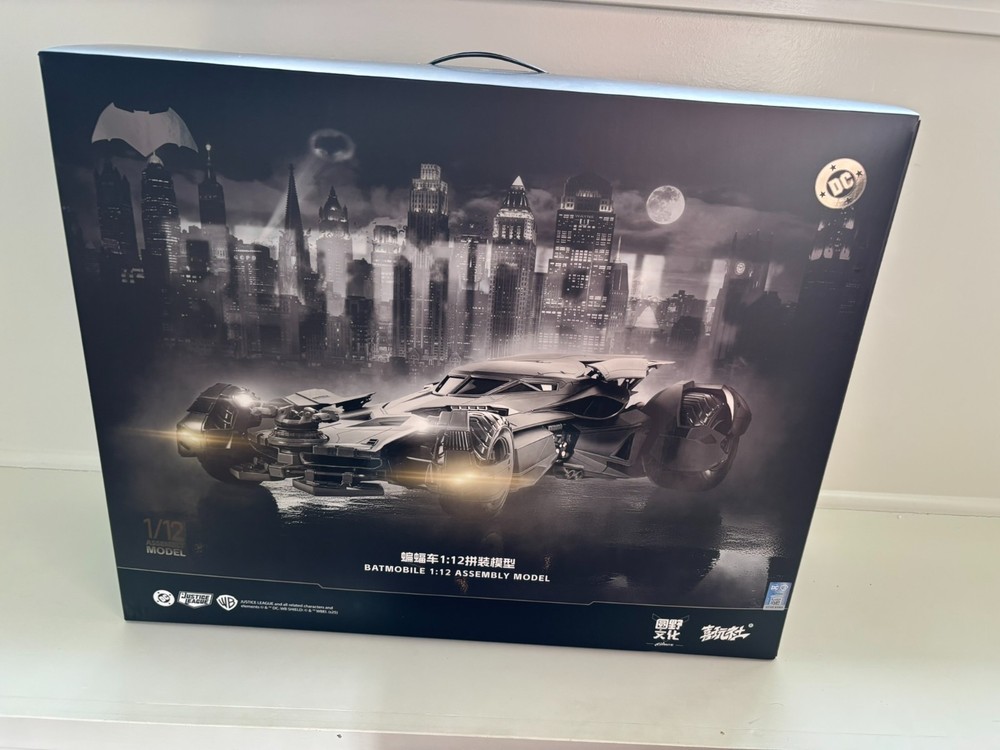 Play Club 1/12 Justice League BATMOBILE Model Kit LPZZ/UPF Bat Mobile Car
