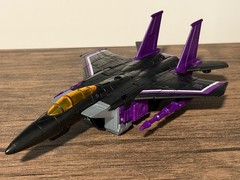Transformers War for Cybertron: Earthrise Voyager Skywarp and…
