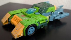 Transformers Generations WFC Siege Voyager Class Autobot Springer – Complete