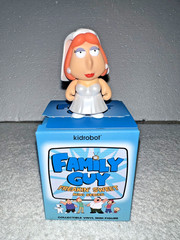 KIDROBOT FAMILY GUY FREAKIN SWEET MINI SERIS VINYL FIGURES SET OF 8 **NEW**