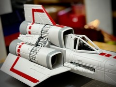 BSG 1978 Colonial Viper MK I (21 in. PLAYSET LIGHT-GRAY/RED)