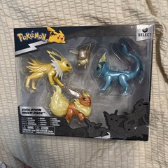 Pokemon Eevee Jolteon Vaporeon Flareon Select Evolution Multi Pack Action Figure