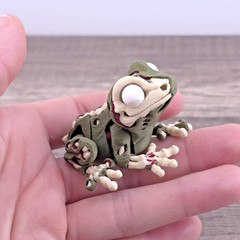 Zombie Frog 3D Printed Articulated Flexi Fidget Toy Mini Desk Pet Halloween