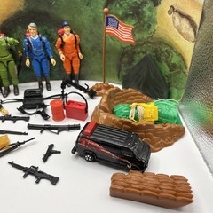 Vintage 1983 Galoob A-Team 3¾” Action Figure Headquarters Set w/ accessories