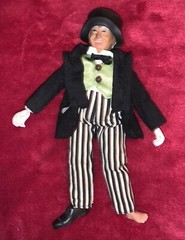 VINTAGE 1974 MEGO WIZARD OF OZ WIZARD ” 8″ DOLL – MISSING 1 SHOE VINTAGE USED