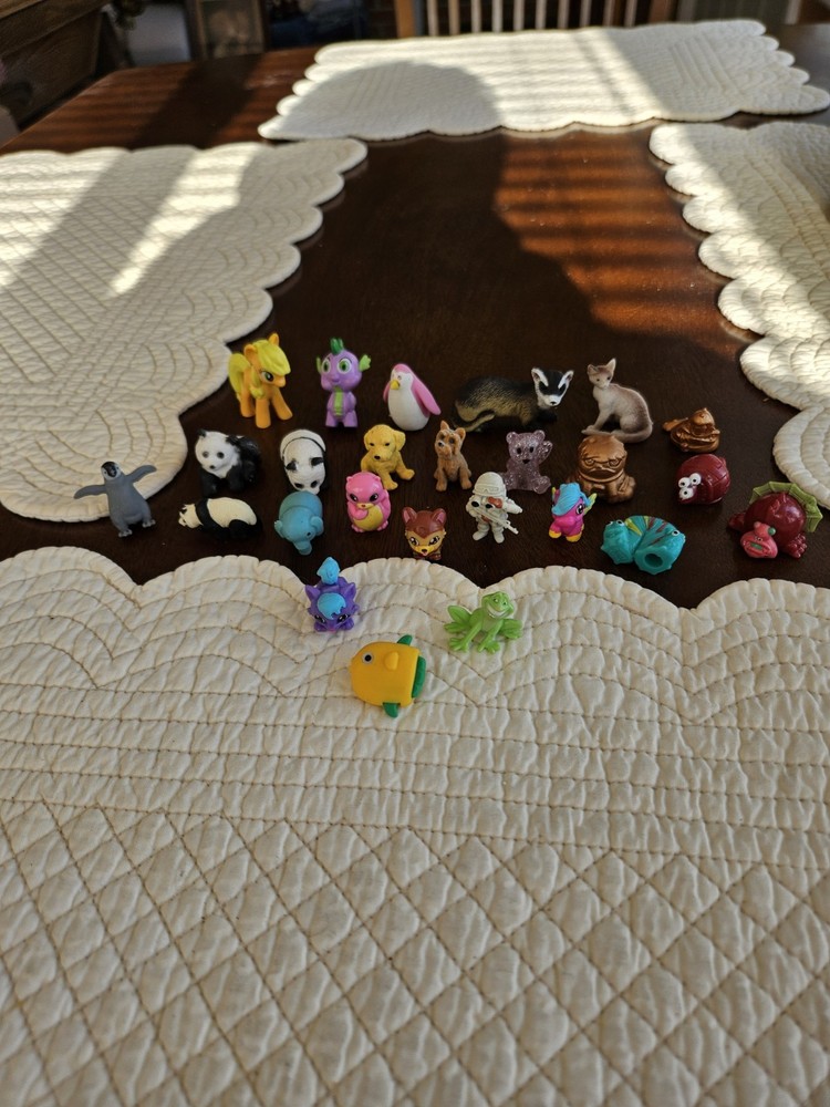 Lot of 25 Unbranded Small Animals, mixed lot. Varies.