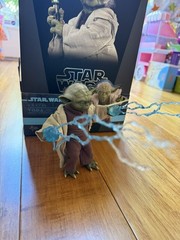 Hot Toys Star Wars MMS495 Yoda Episode II Attack of the Clones Figure