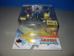 Roblox DevSeries Shark Bite 2: Shark Cage Figure Set + Exclusive Virtual Code
