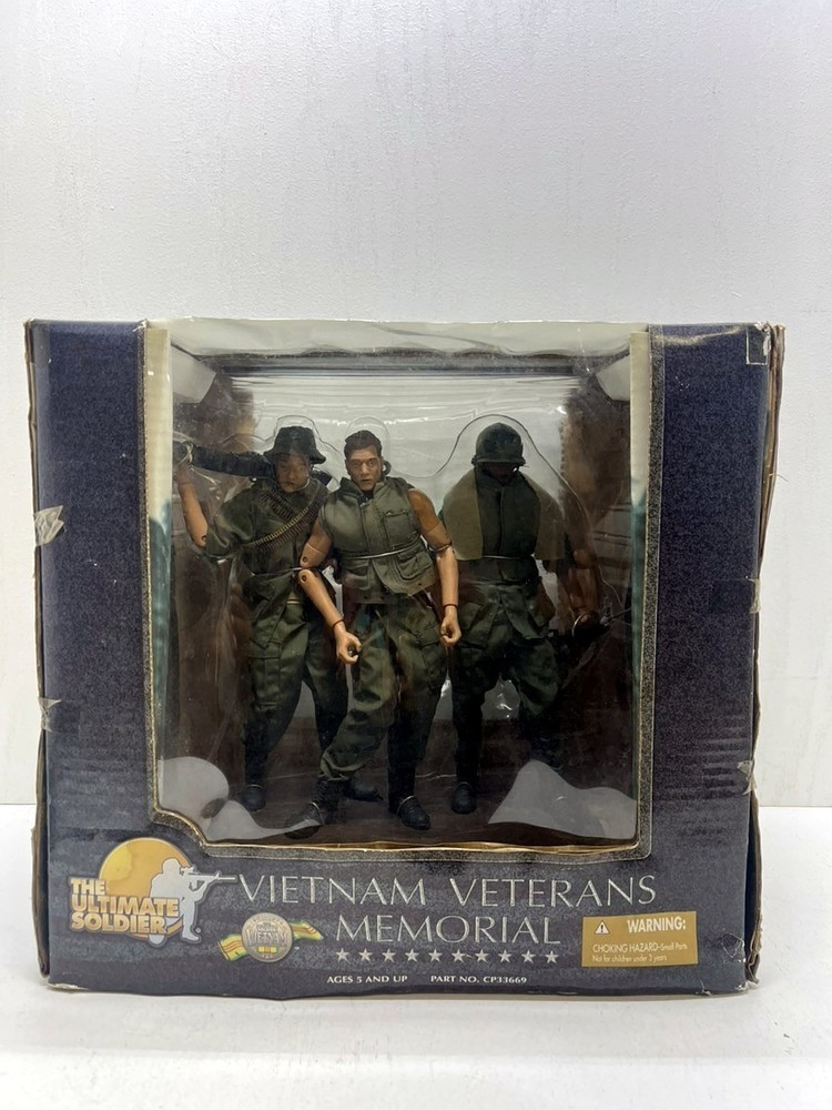 2000 The Ultimate Solder CP33669 Vietman Veterans Memorial Figure Se