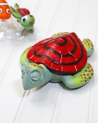 Vintage finding Nemo auction figure squirtin surprise bath toy set New