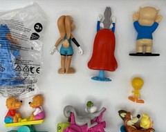 Vintage Lot of 17 Looney Tunes Toons Figures Toys Warner Bros Bugs Bunny Coyote