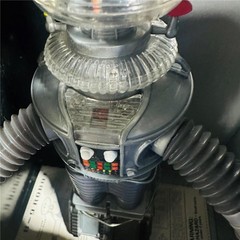 Vintage 1998 LOST IN SPACE The Classic Series Trendmasters 7” B-9 Robot