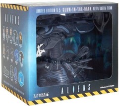 Titans Aliens Limited Edition Glow-in-the-Dark 6.5″ Alien Queen Vinyl Figure New