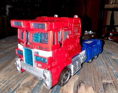 Transformers Generations War for Cybertron Siege Voyager WFC-S11 Optimus Prime