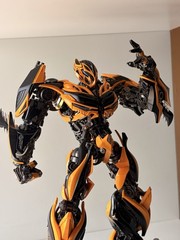 Age of extinction threezero dlx scale 3rd party bumblebee