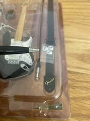 SD Toys Fender Collection Serie 1 – 1/6 Scale Model Fender Stratocaster NIB